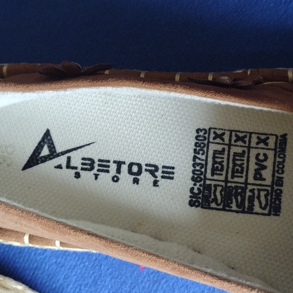 Shoes - Picture 4 of 6